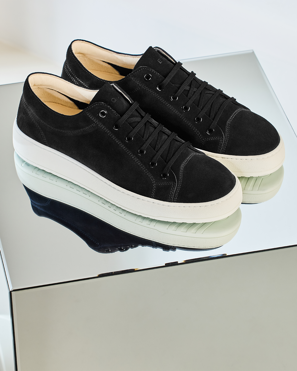 LT 01 Premium Suede Jet Black