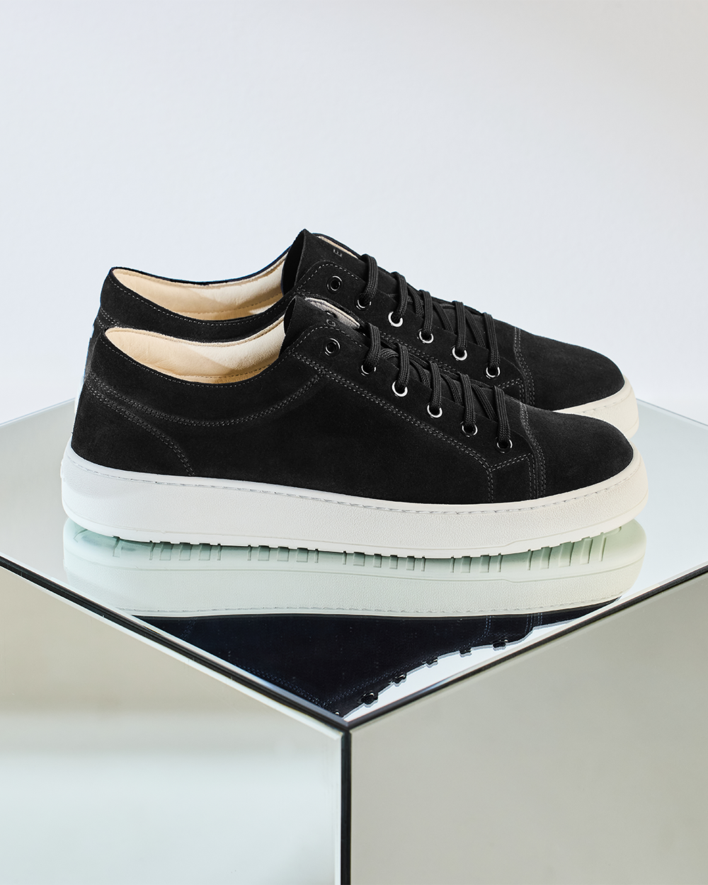 LT 01 Premium Suede Jet Black