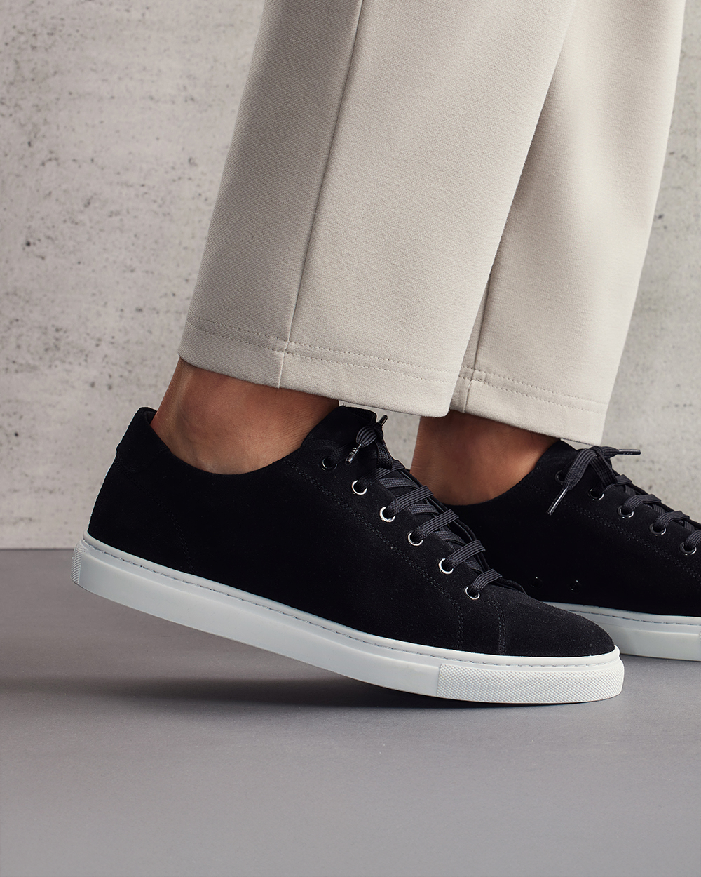 LT 01 Court Lite Suede Jet Black