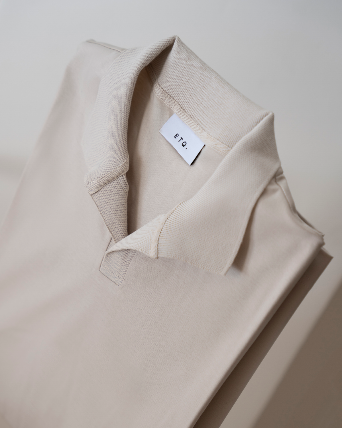 PO 02 Essence Buttonless Sand