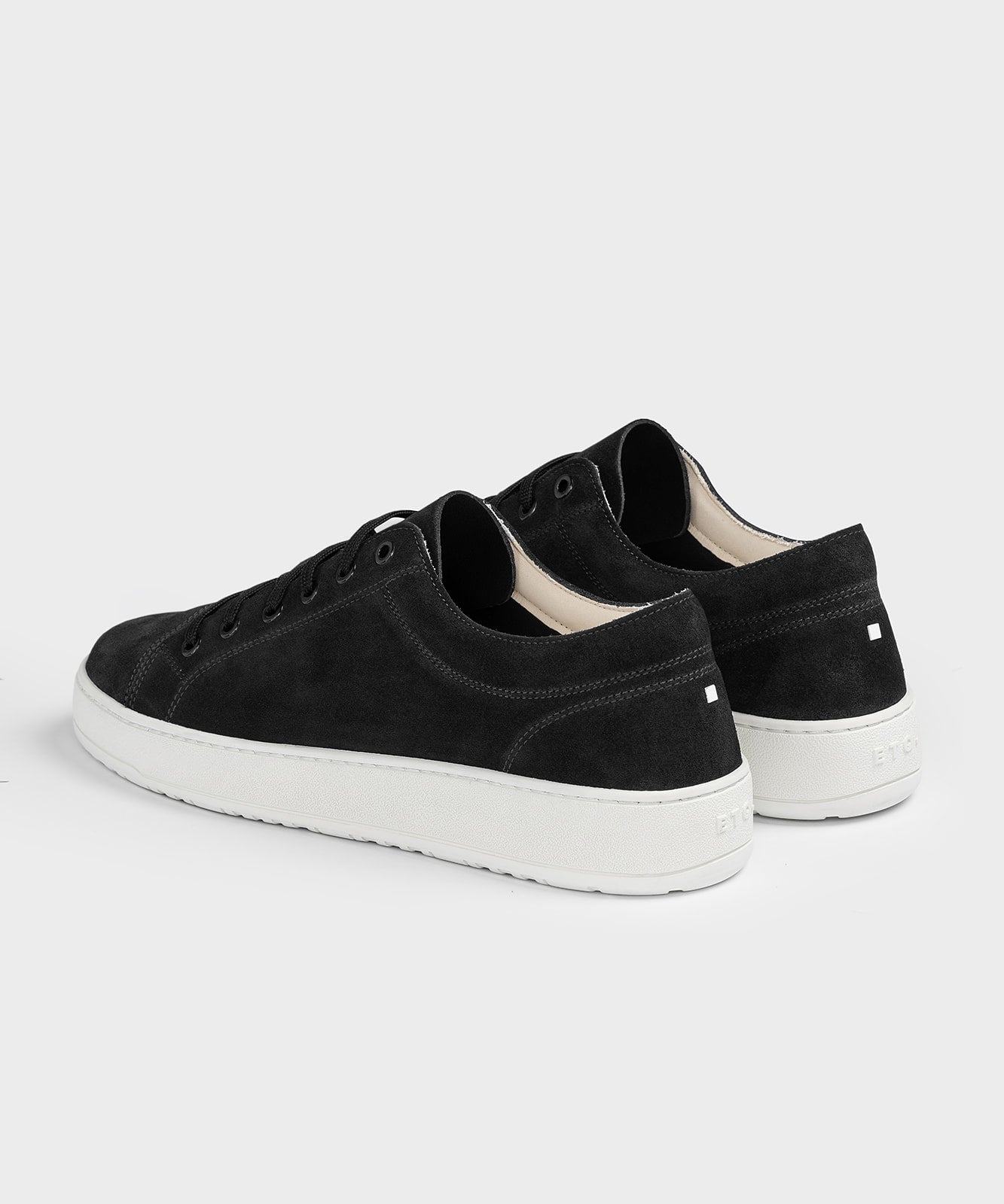 LT 01 Premium Suede Jet Black