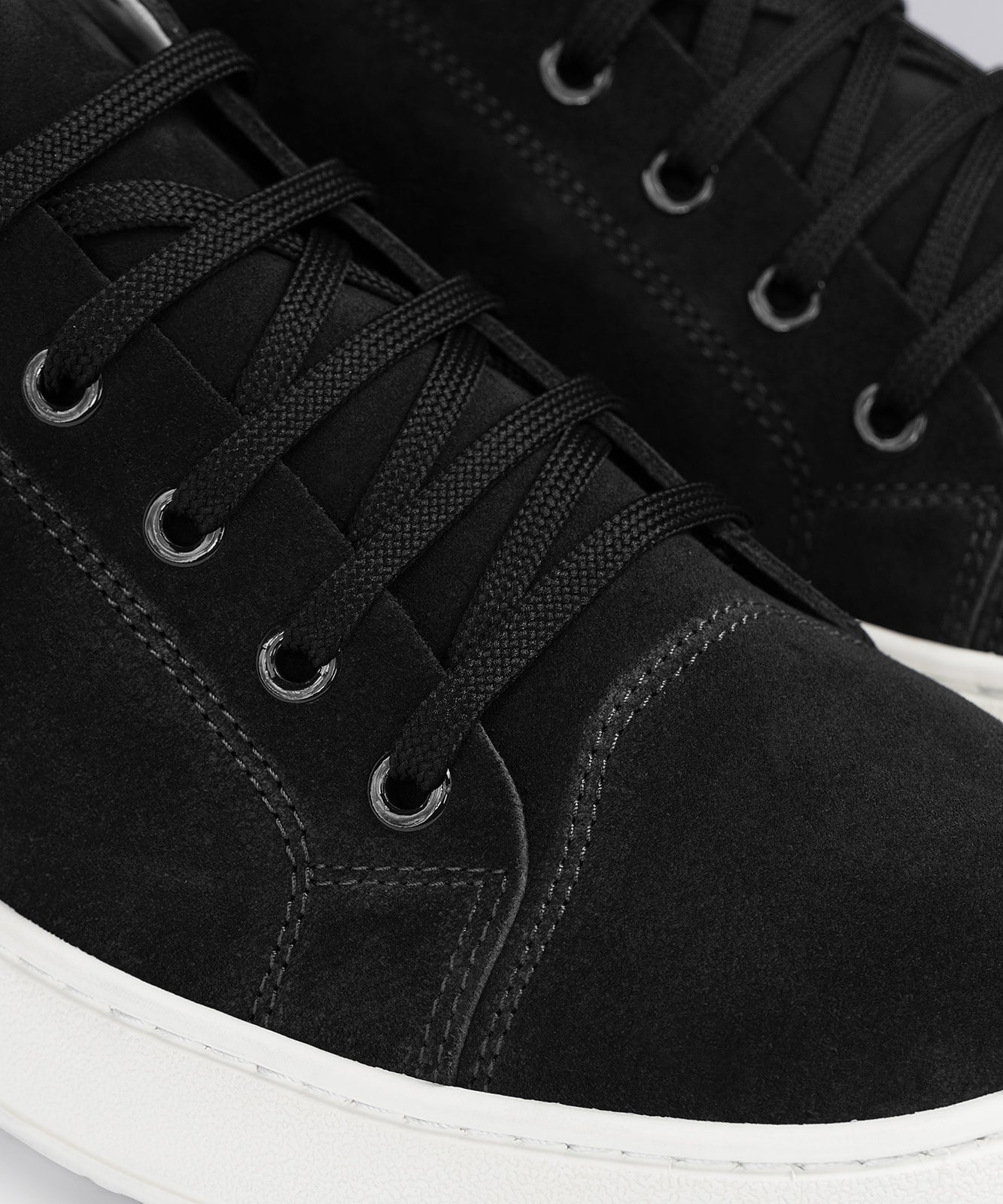 LT 01 Premium Suede Jet Black