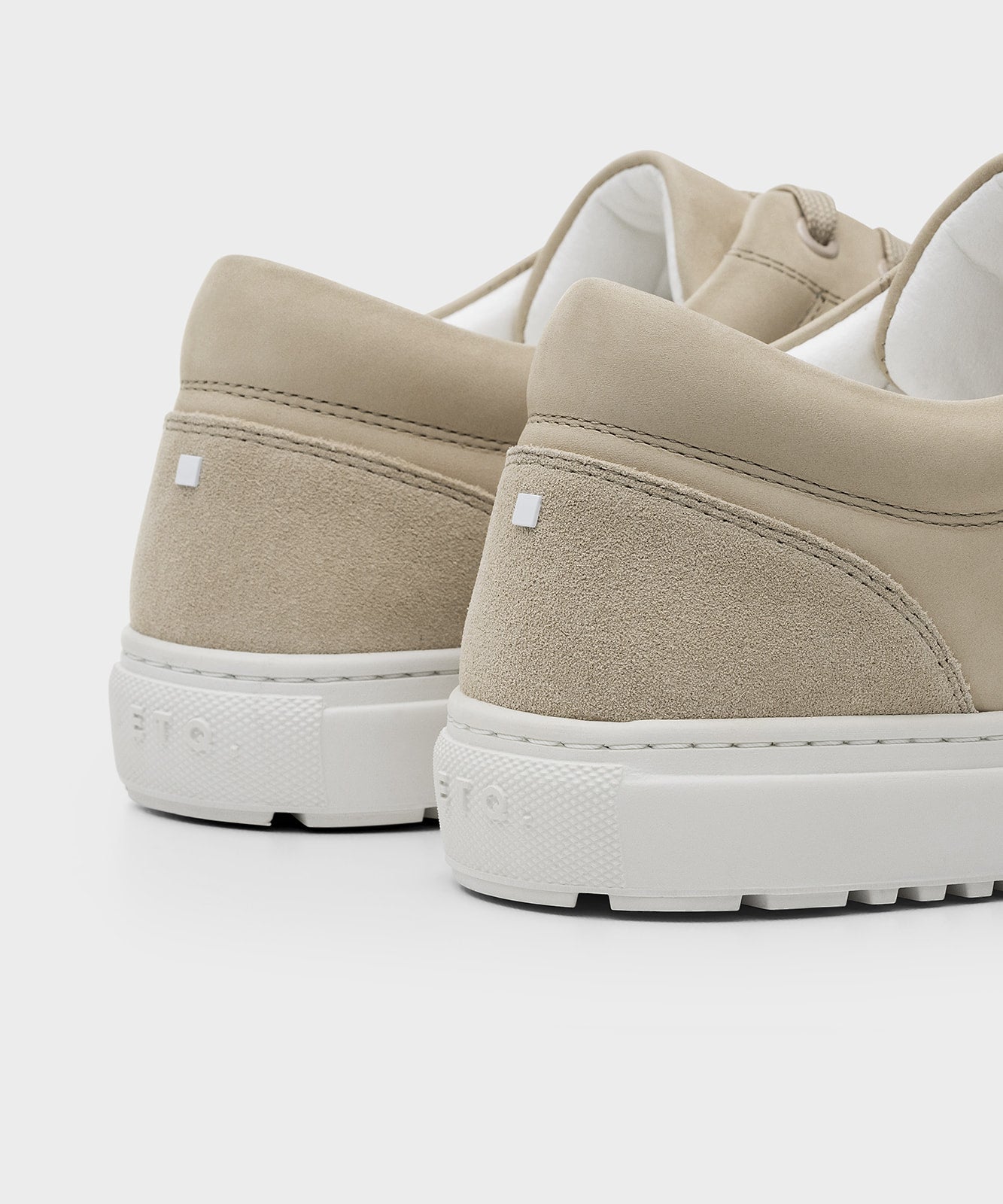 LT 02 Rugged Nubuck Sand