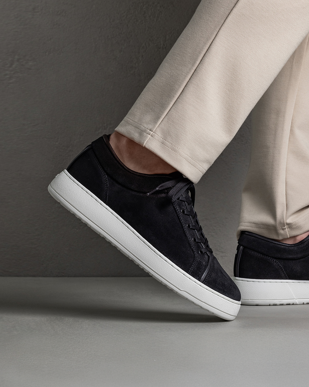 LT 01 Shades Suede Jet Black