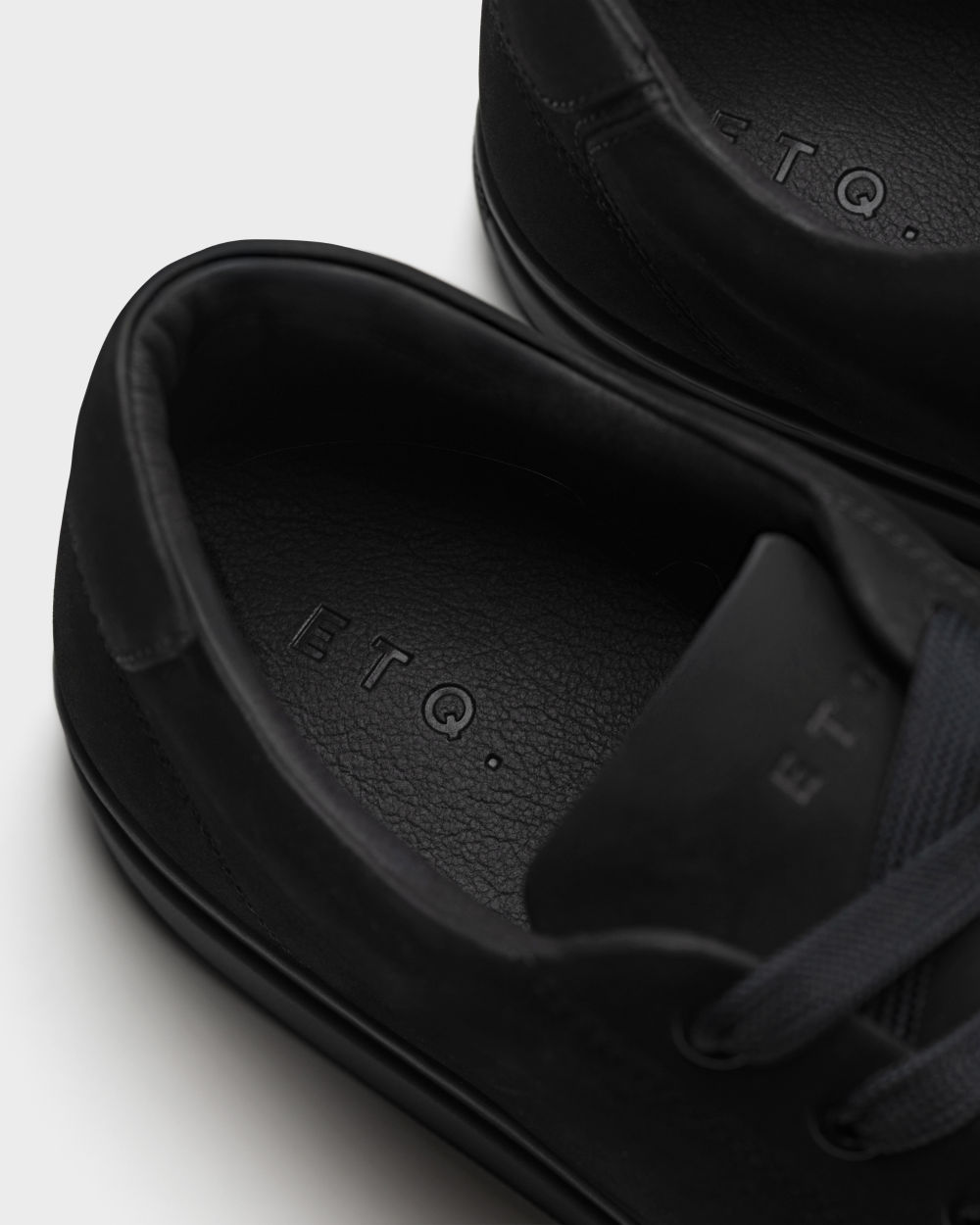 LT 01 Court Lite Nubuck All Black