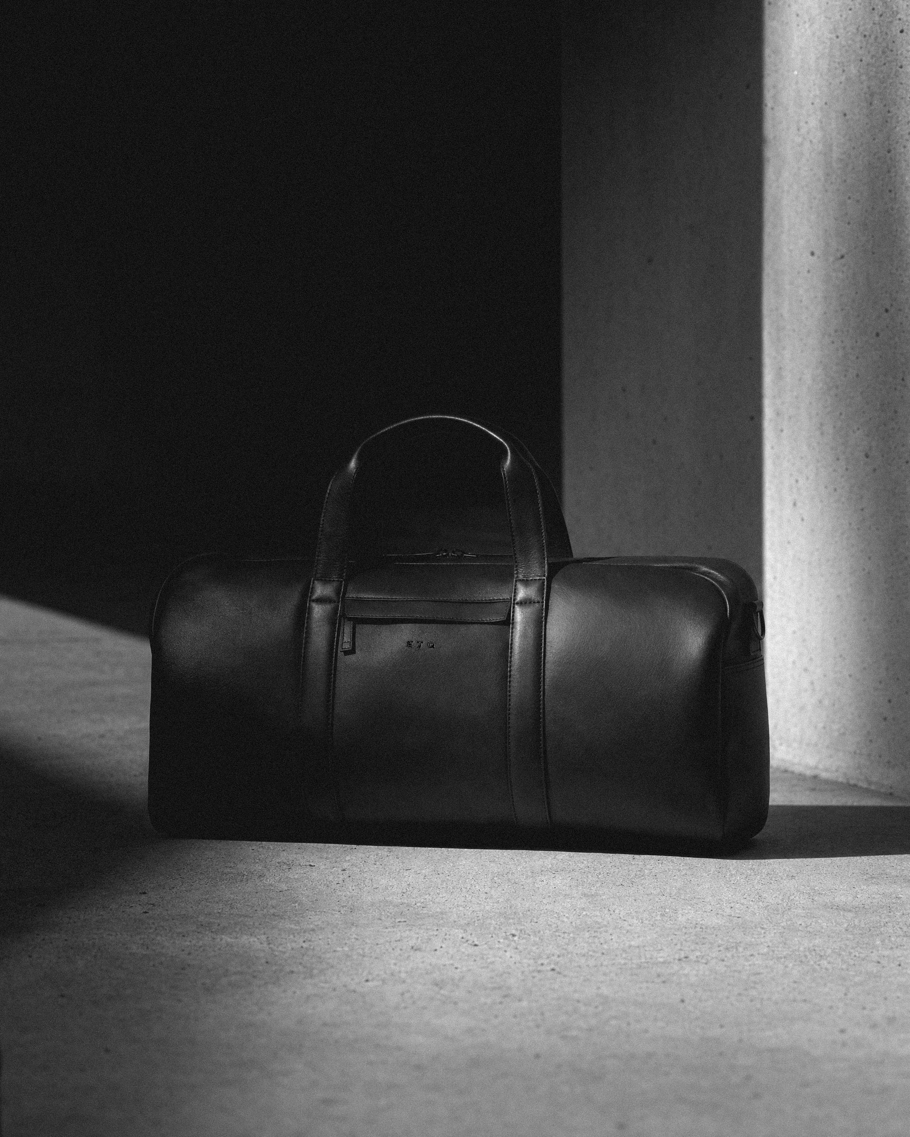 WB 01 The Chesterfield Brand x ETQ – weekender bag in black Wax Pull-Up leather, photo 10