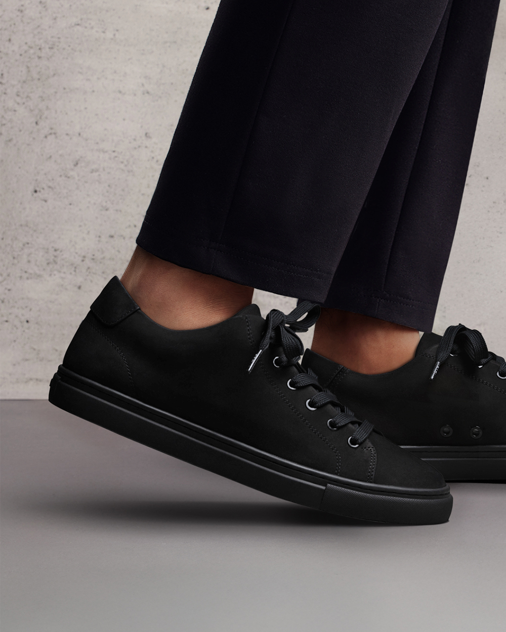 LT 01 Court Lite Nubuck All Black