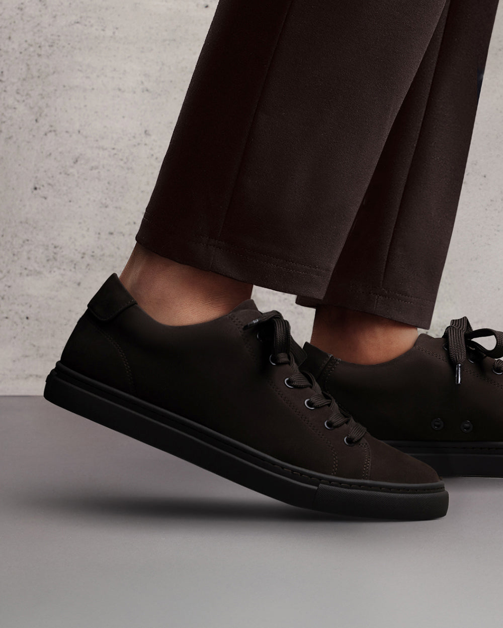 LT 01 Court Lite Nubuck All Chocolate