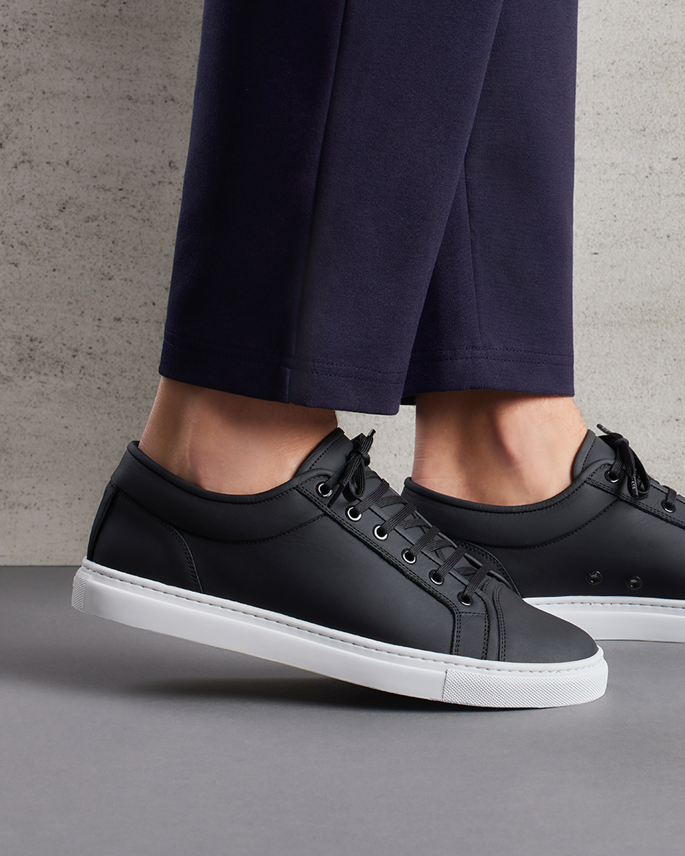 LT 01 Essence Jet Black