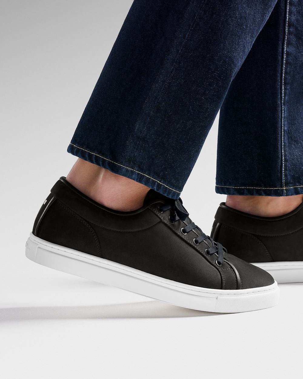 LT 01 Essence Nubuck Jet Black