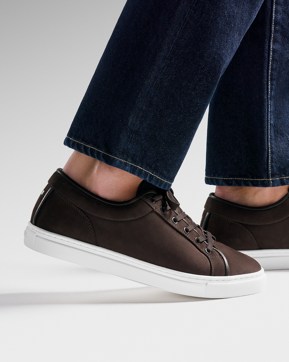 LT 01 Essence Nubuck Chocolate