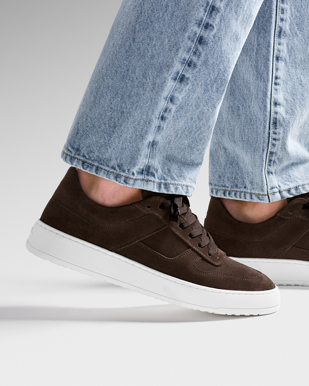 LT 08 Suede Chocolate