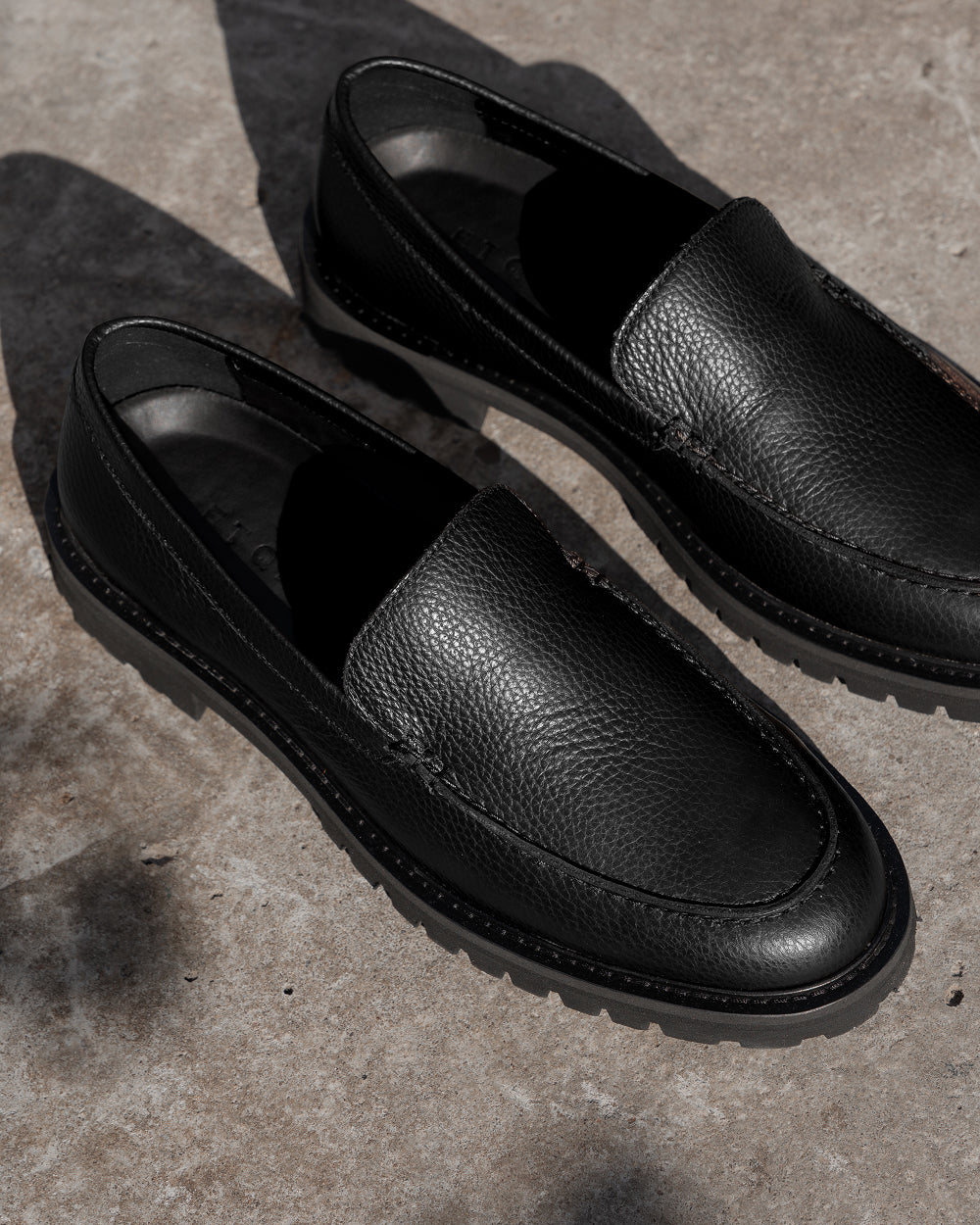 MC 01 Full Grain All Black