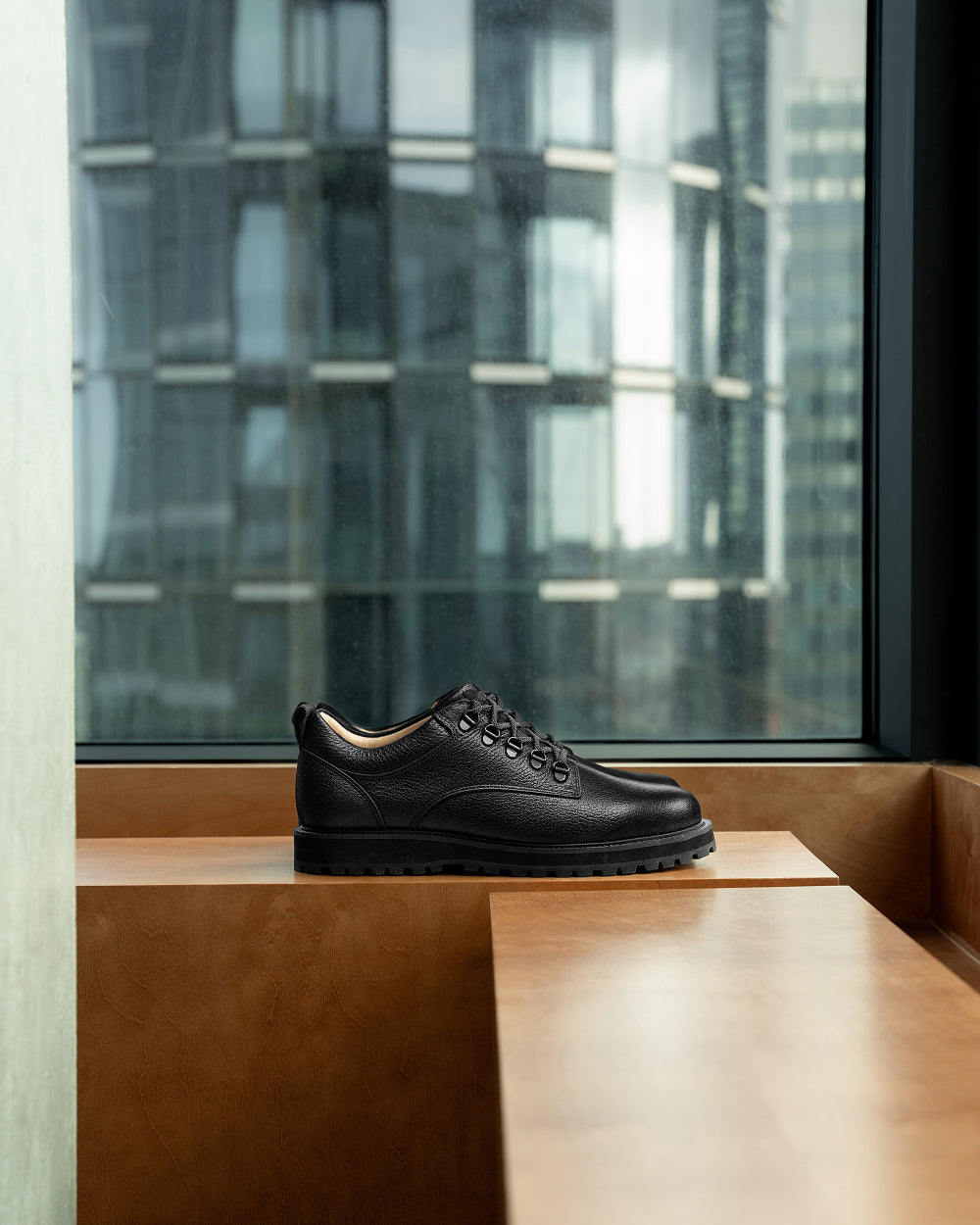 LB 01 Full Grain All Black