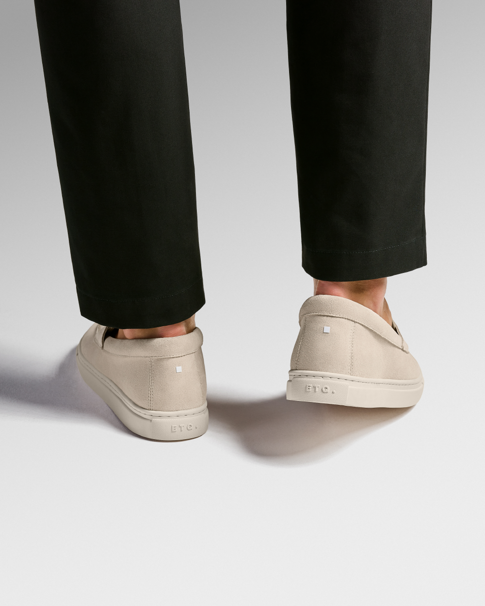 LS 05 Suede Off White