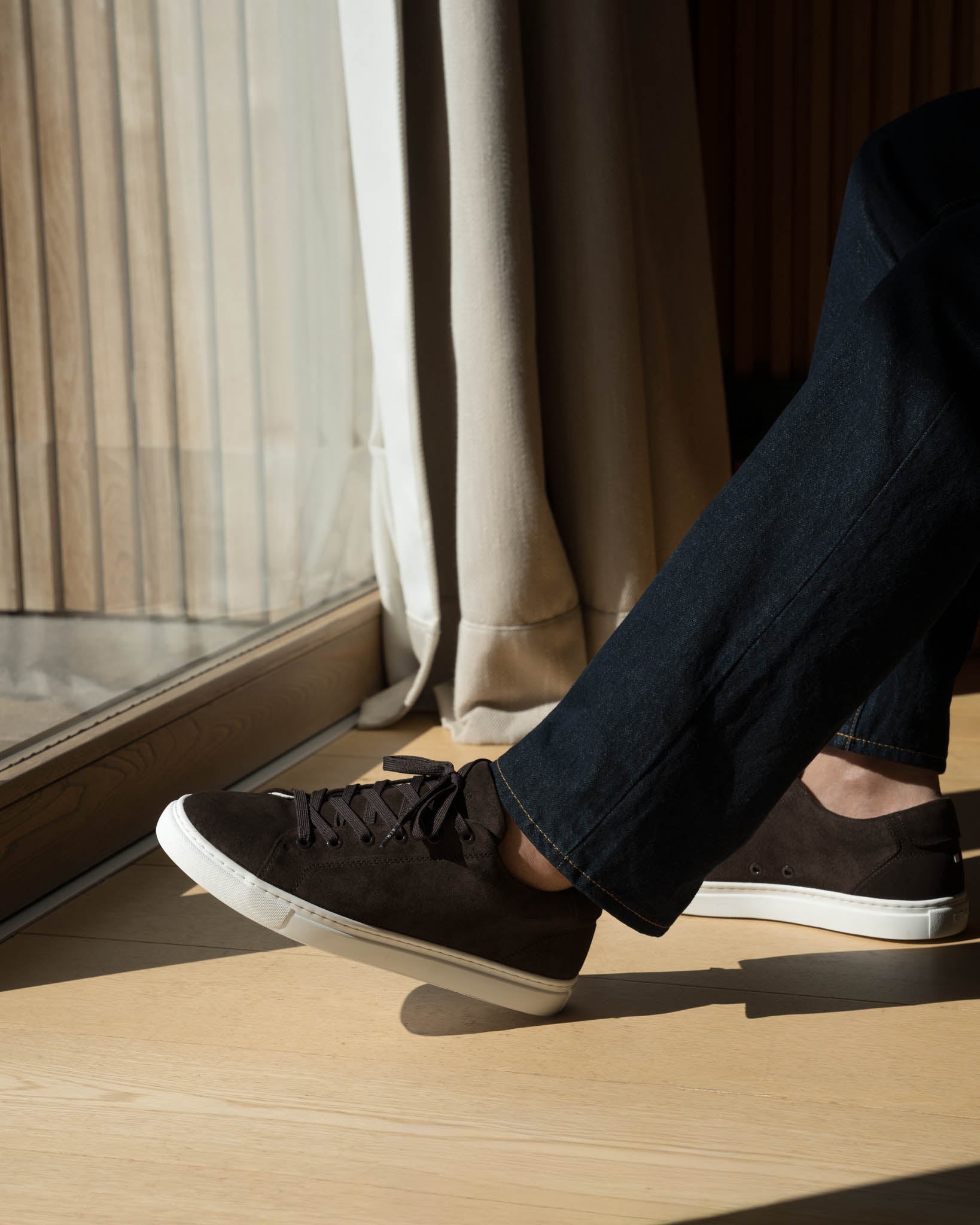 LT 01 Court Lite Suede Chocolate
