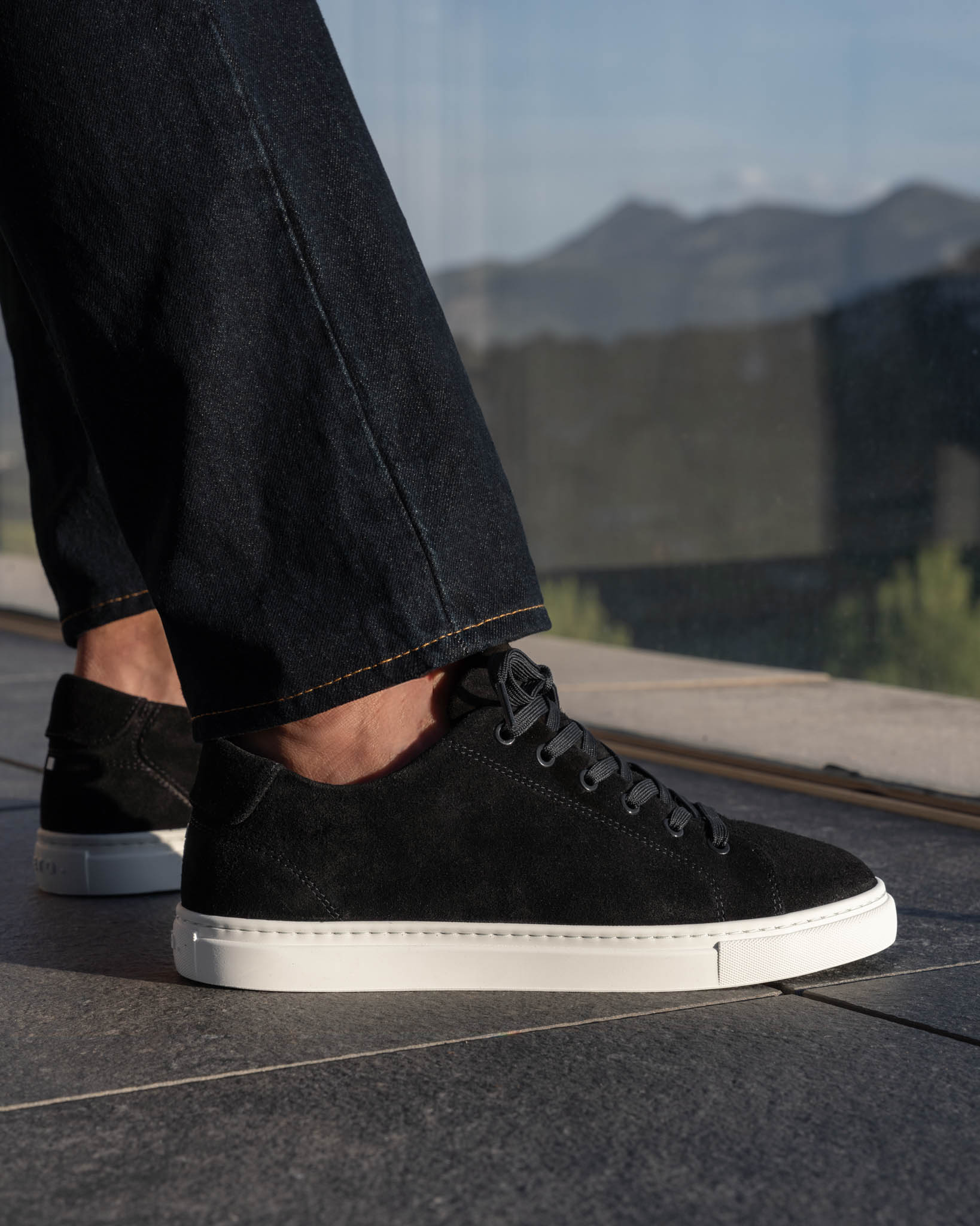 LT 01 Court Lite Suede Jet Black