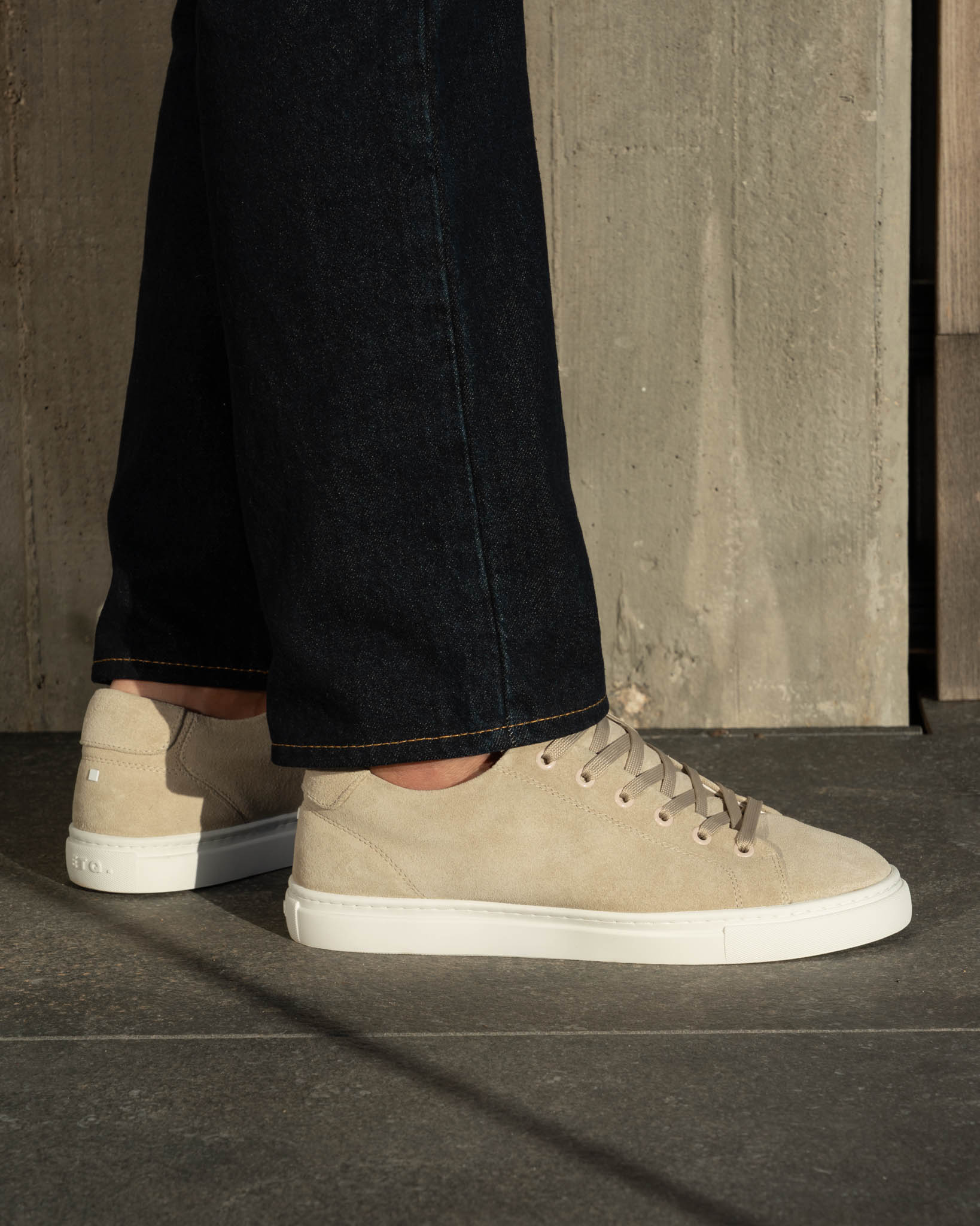 LT 01 Court Lite Suede Sand