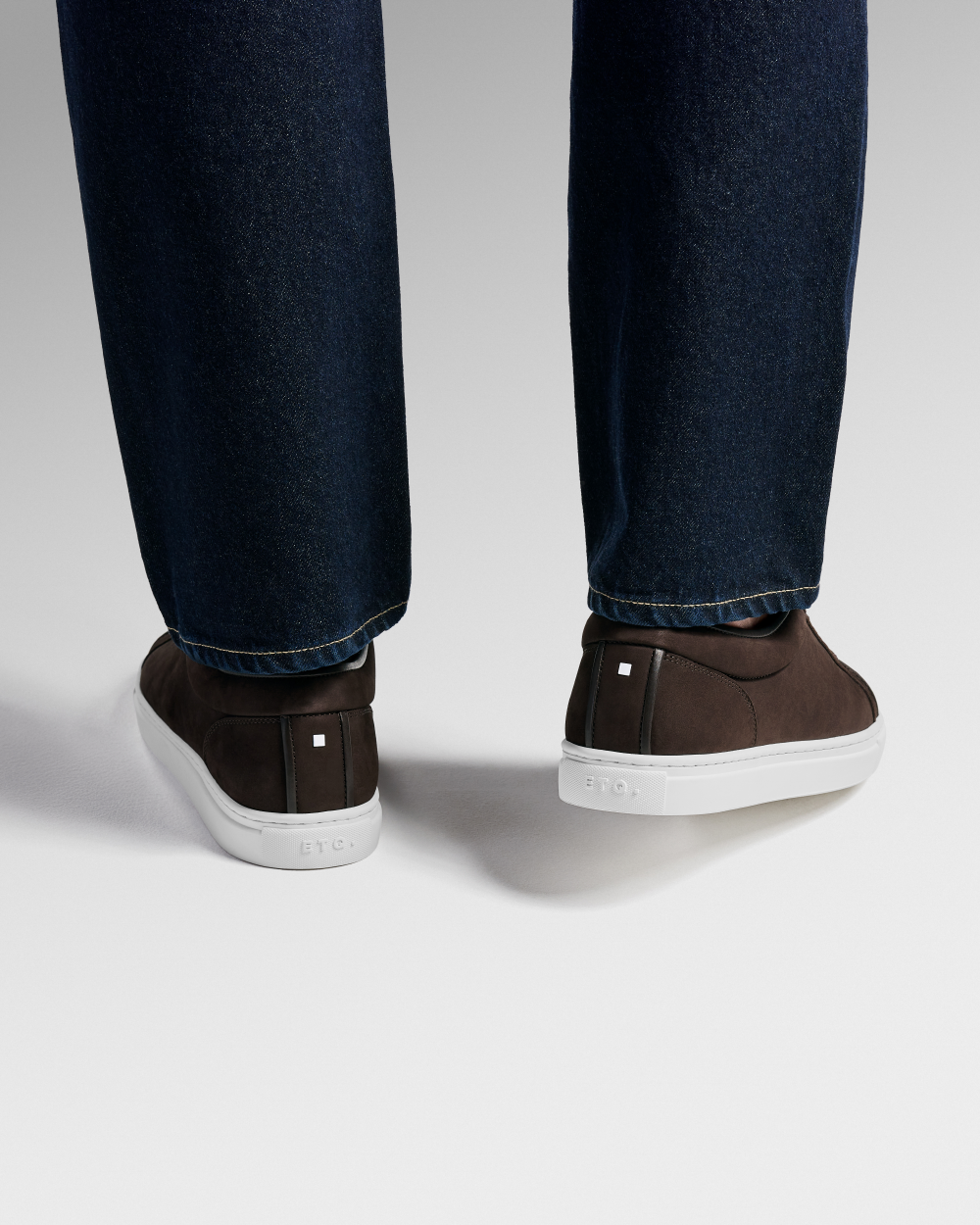 LT 01 Essence Nubuck Chocolate