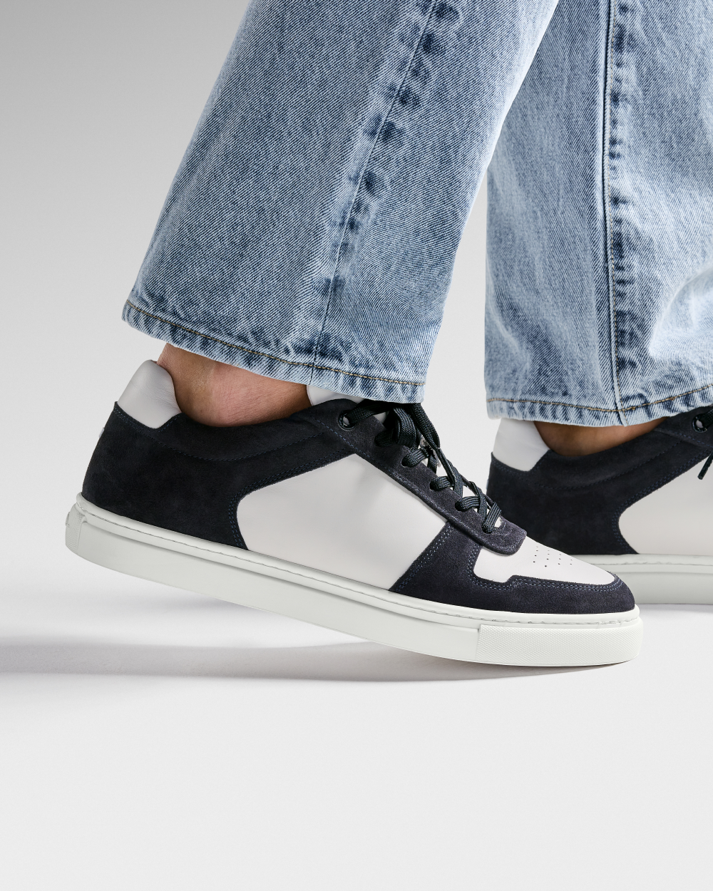 LT 07 White / Blueberry