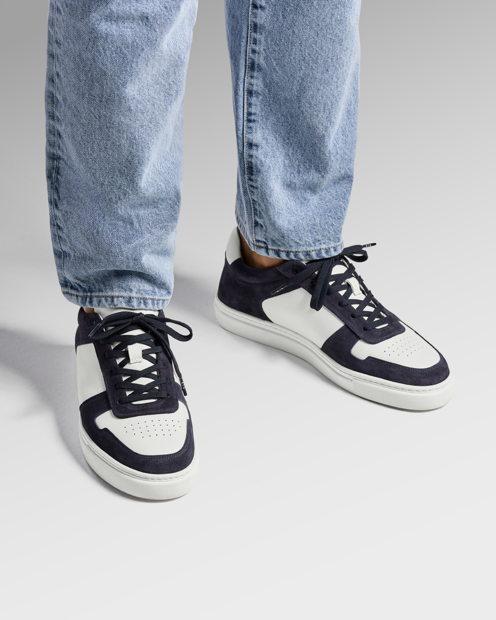 LT 07 White / Blueberry