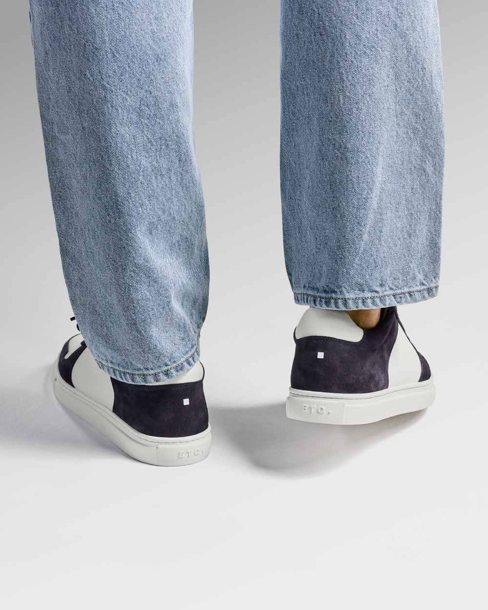 LT 07 White / Blueberry