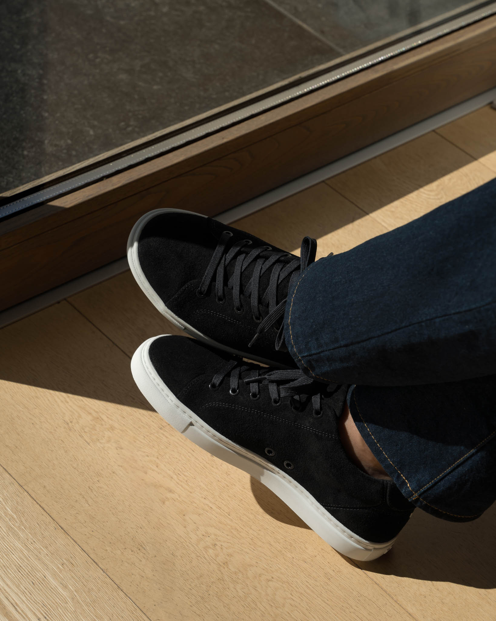 LT 01 Court Lite Suede Jet Black