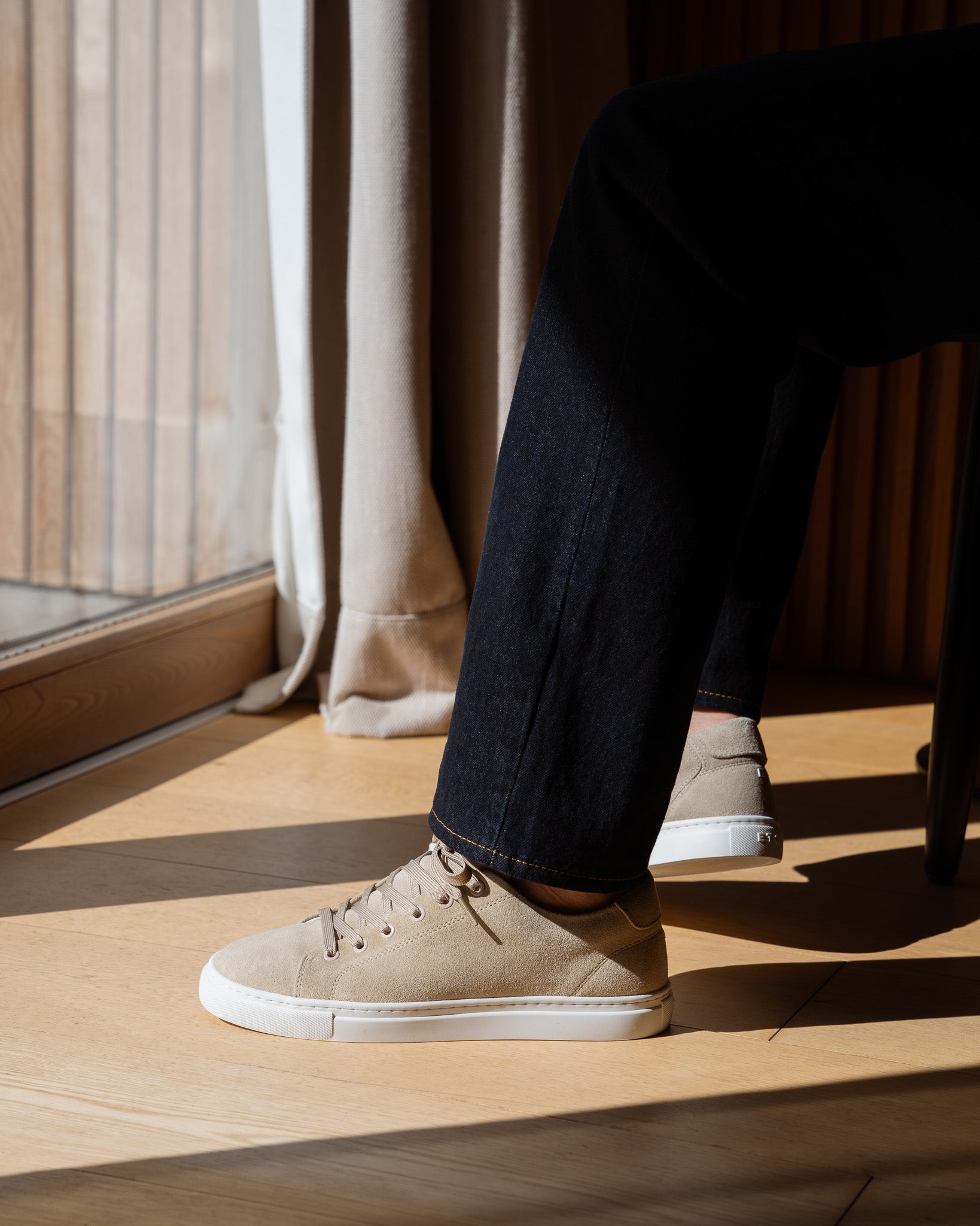 LT 01 Court Lite Suede Sand lifestyle 