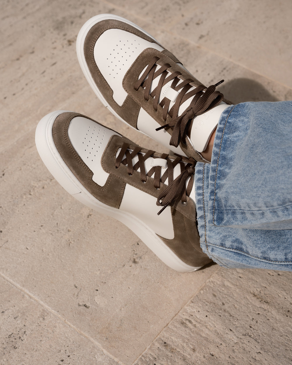 LT 07 White / Desert Taupe
