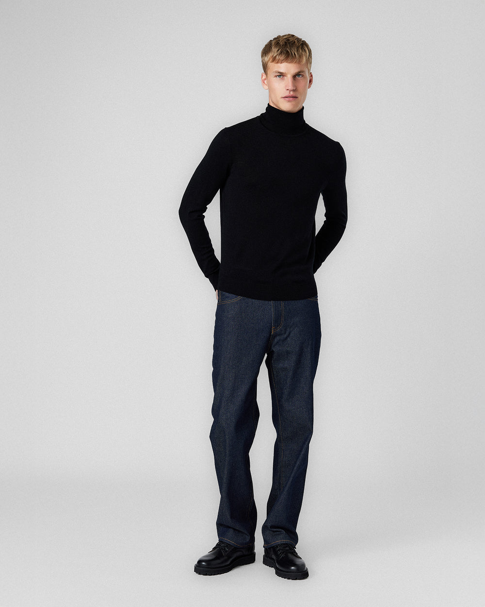 LB 01 Full Grain All Black