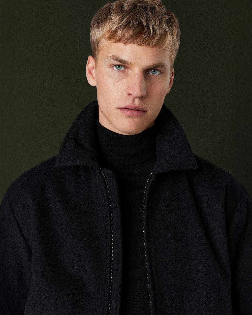 SW 06 Tailored Turtleneck Black