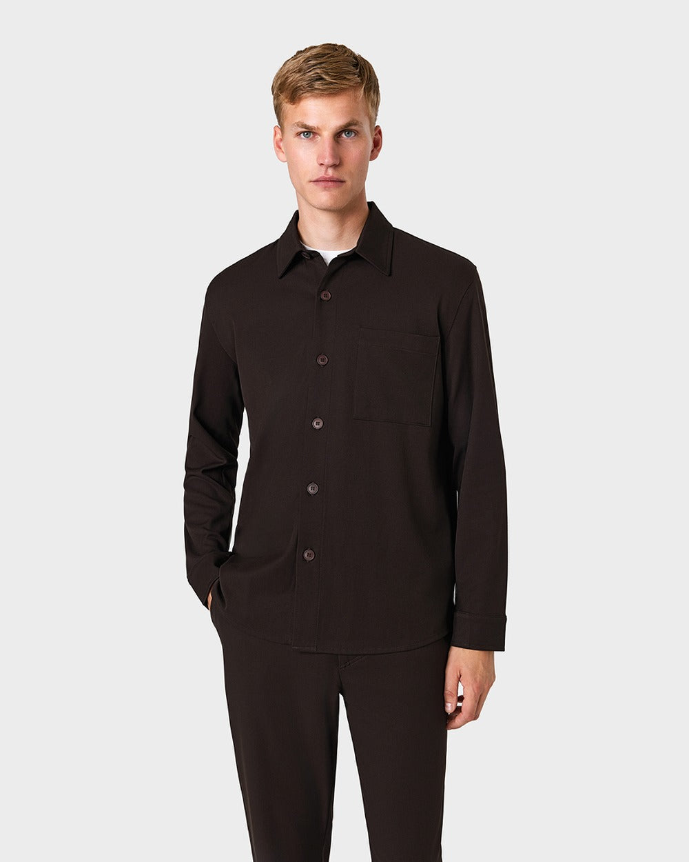 OS 01 Essence Chocolate – overshirt in brown stretch twill, photo 2