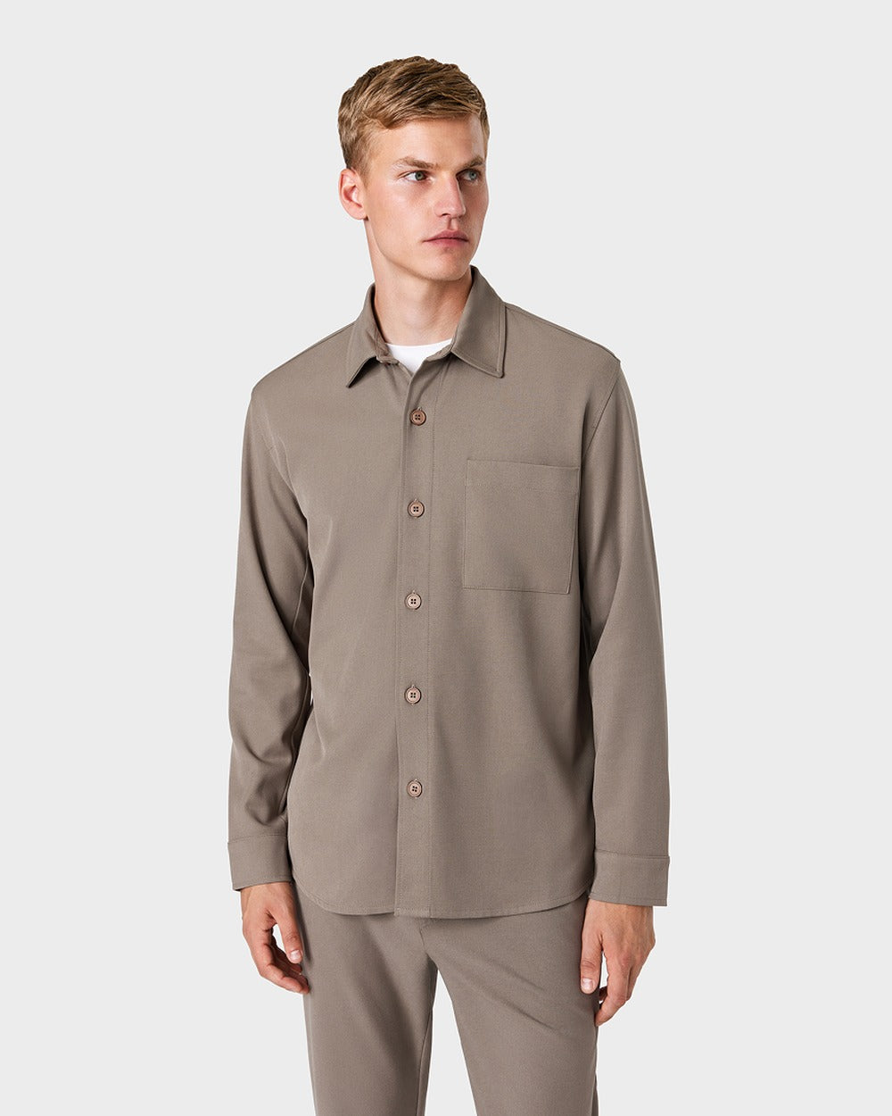 OS 01 Essence Desert Taupe – overshirt in taupe stretch twill, photo 2