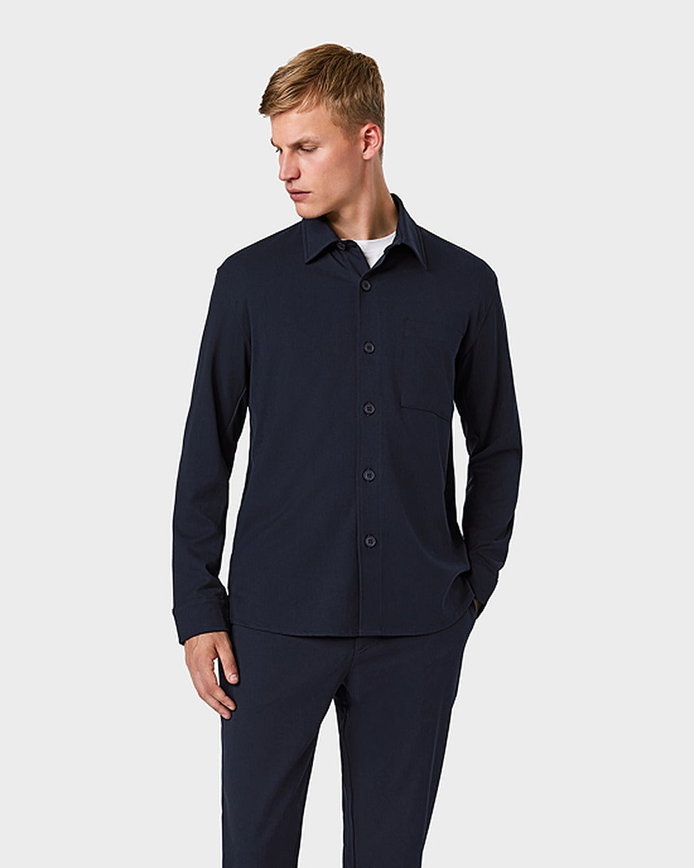 OS 01 Essence Blueberry – overshirt in blue stretch twill, photo 3