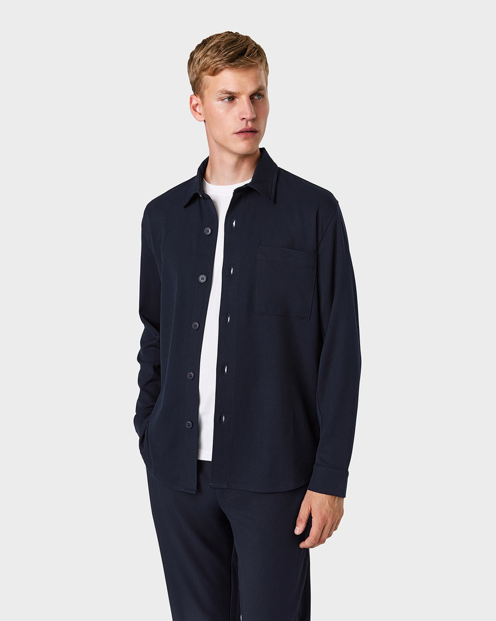 OS 01 Essence Blueberry – overshirt in blue stretch twill, photo 2