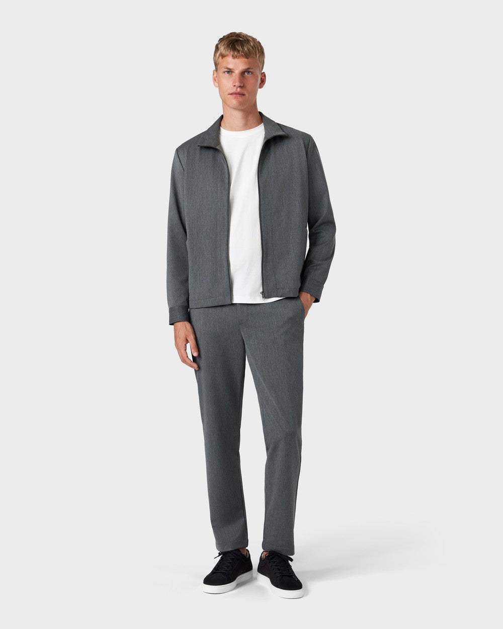 OS 02 Essence Zipped Ash Grey