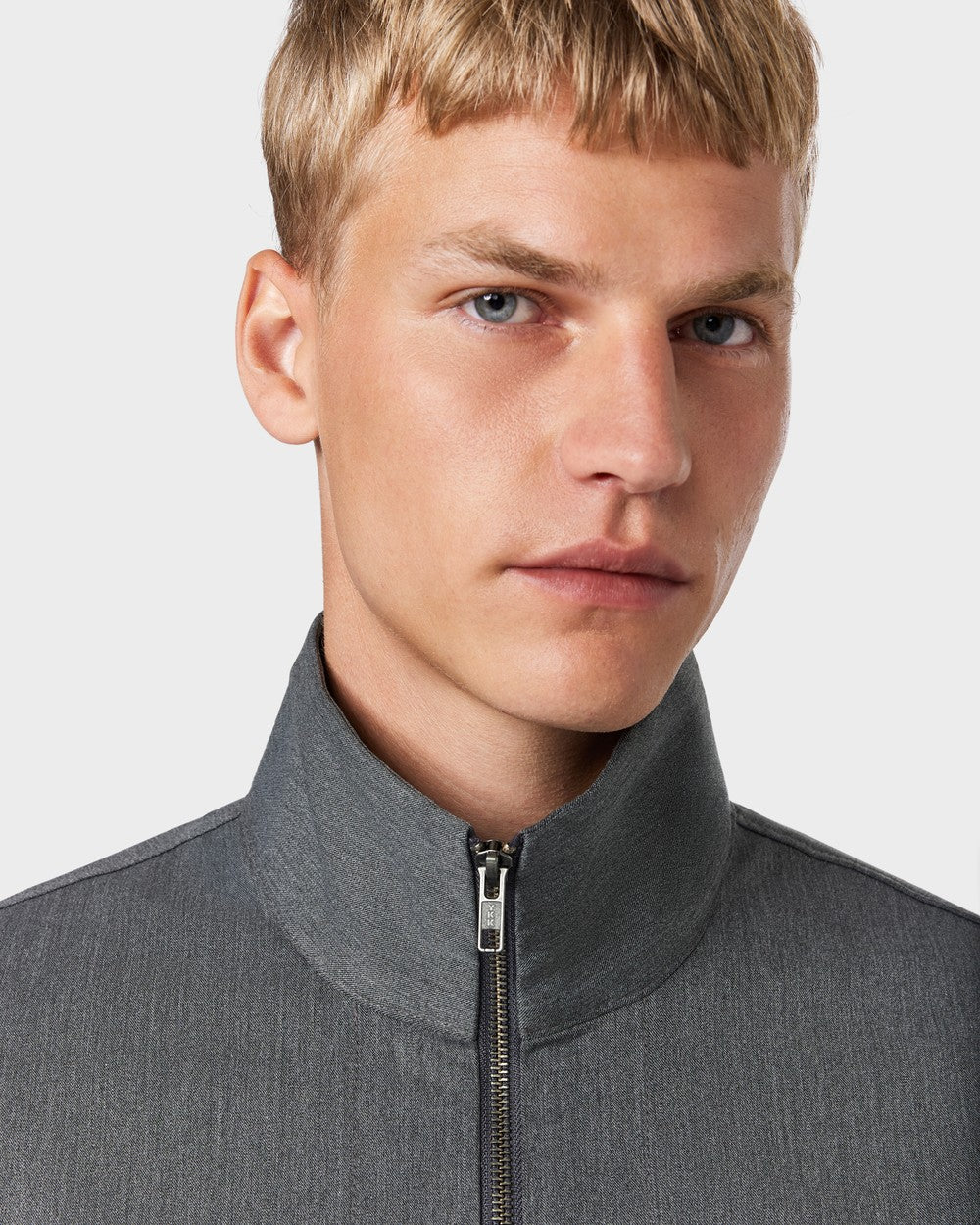 OS 02 Essence Zipped Ash Grey