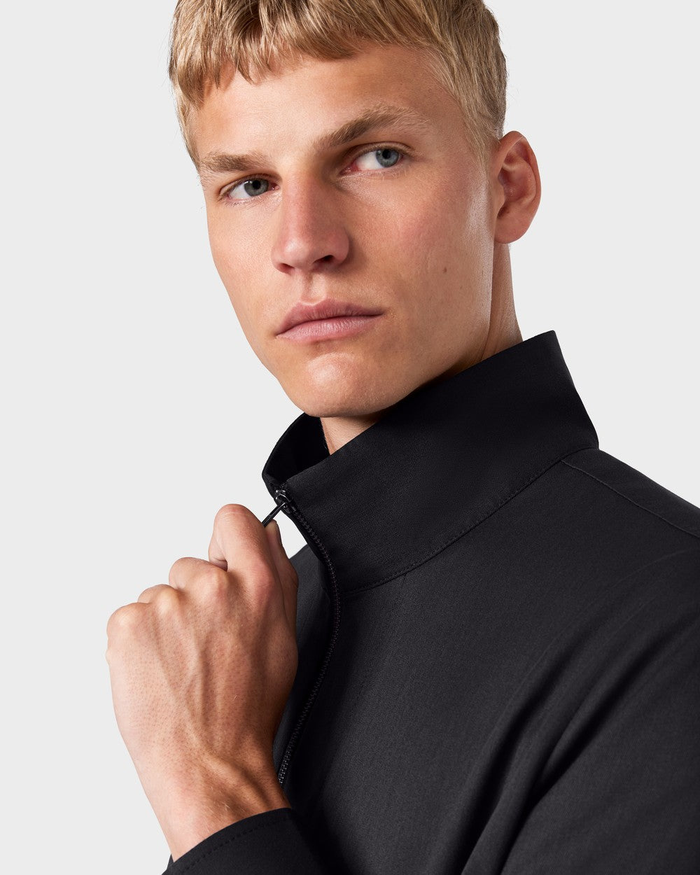 OS 02 Essence Zipped Black – zip overshirt in black, photo extra