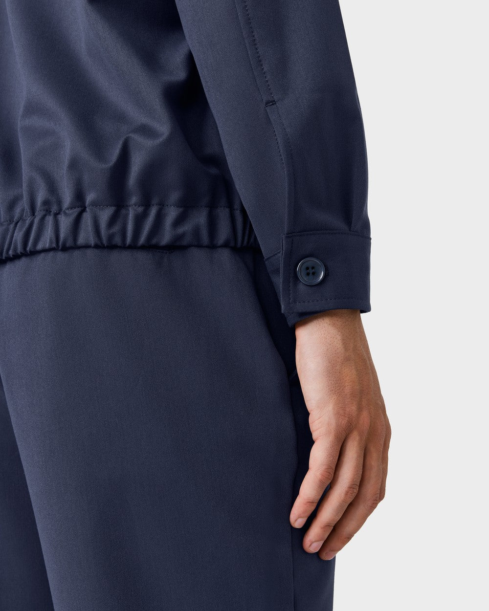 OS 02 Essence Zipped Blueberry