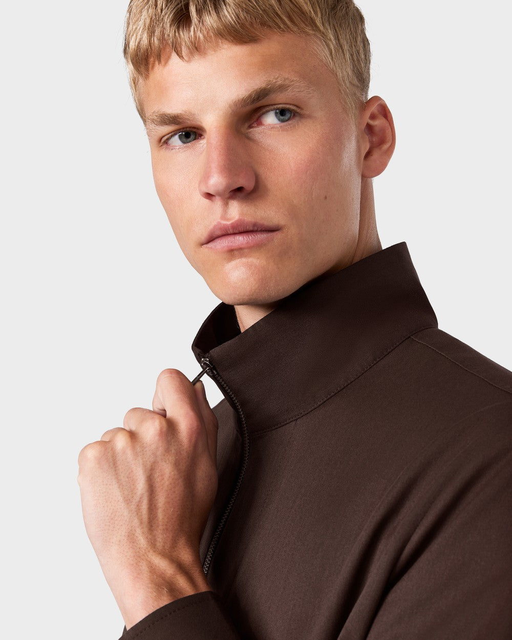 OS 02 Essence Zipped Chocolate – zip overshirt in brown, photo extra
