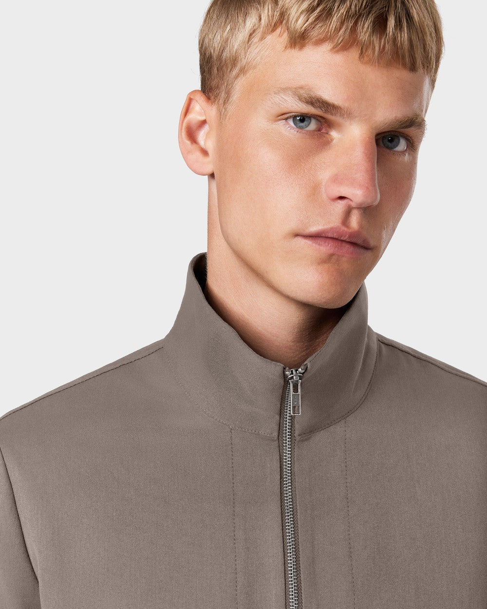 OS 02 Essence Zipped Desert Taupe – zip overshirt in taupe, photo 7
