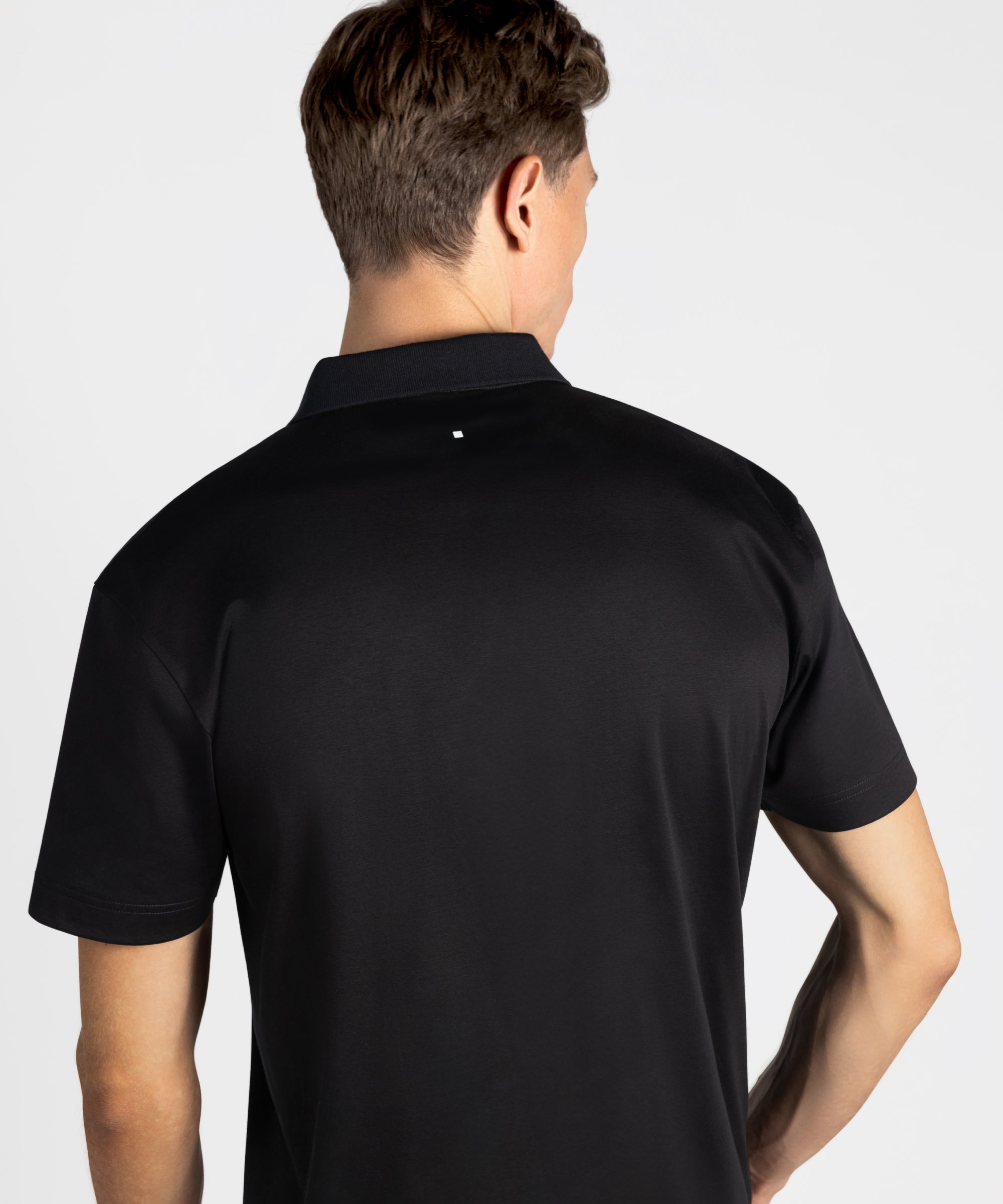 PO 02 Essence Buttonless Black