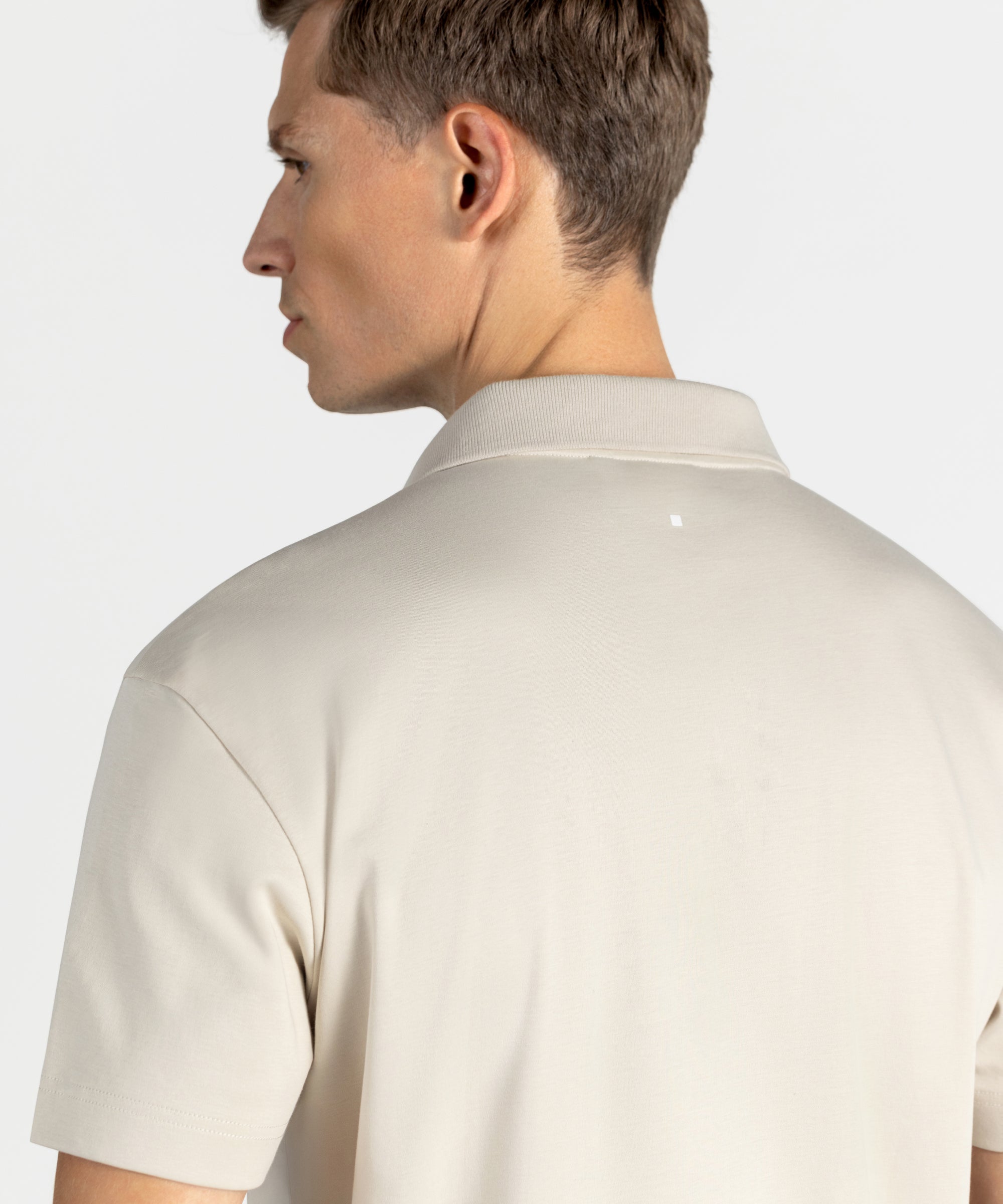 PO 02 Essence Buttonless Sand