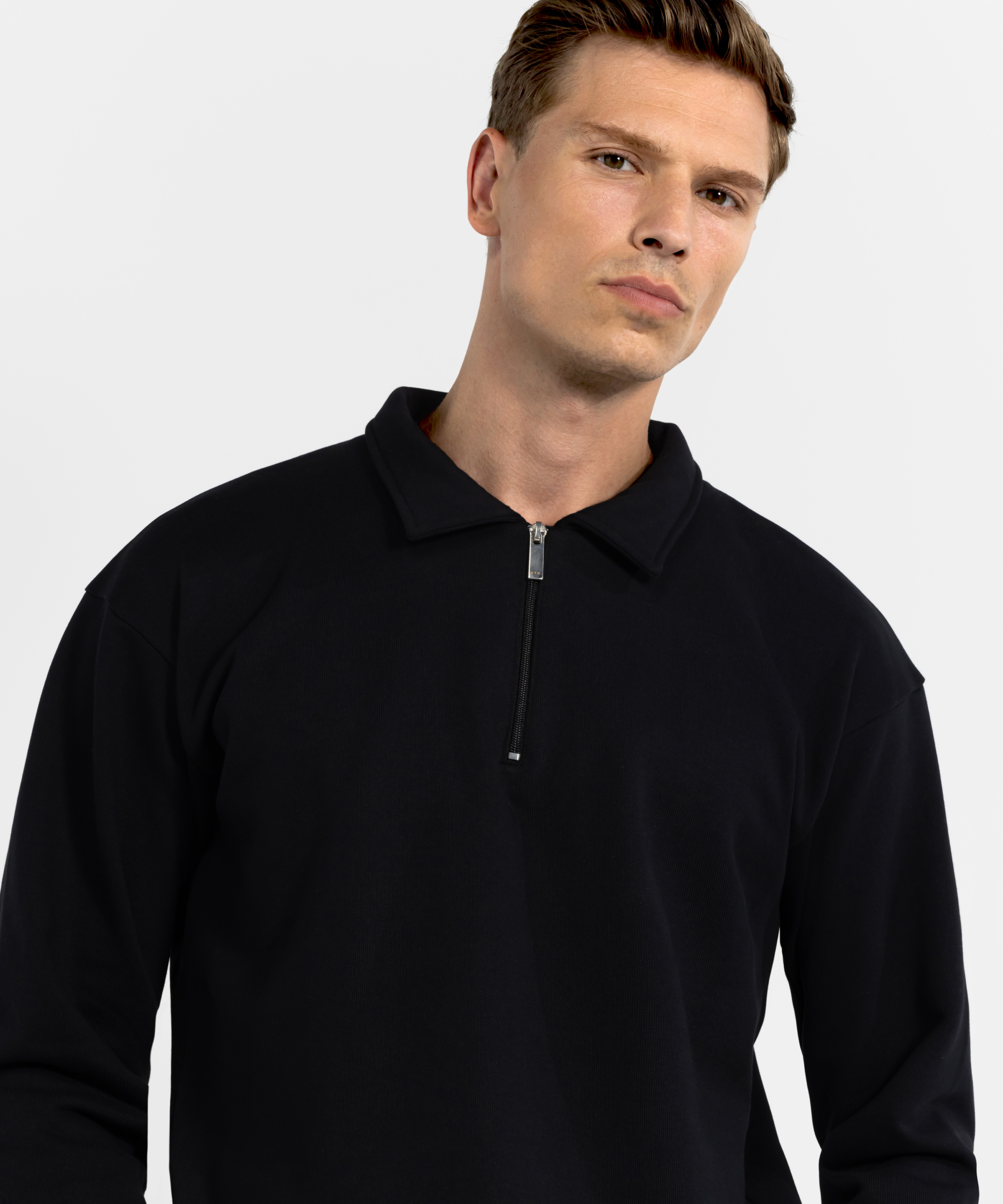 SW 02 Essence Half Zip Black