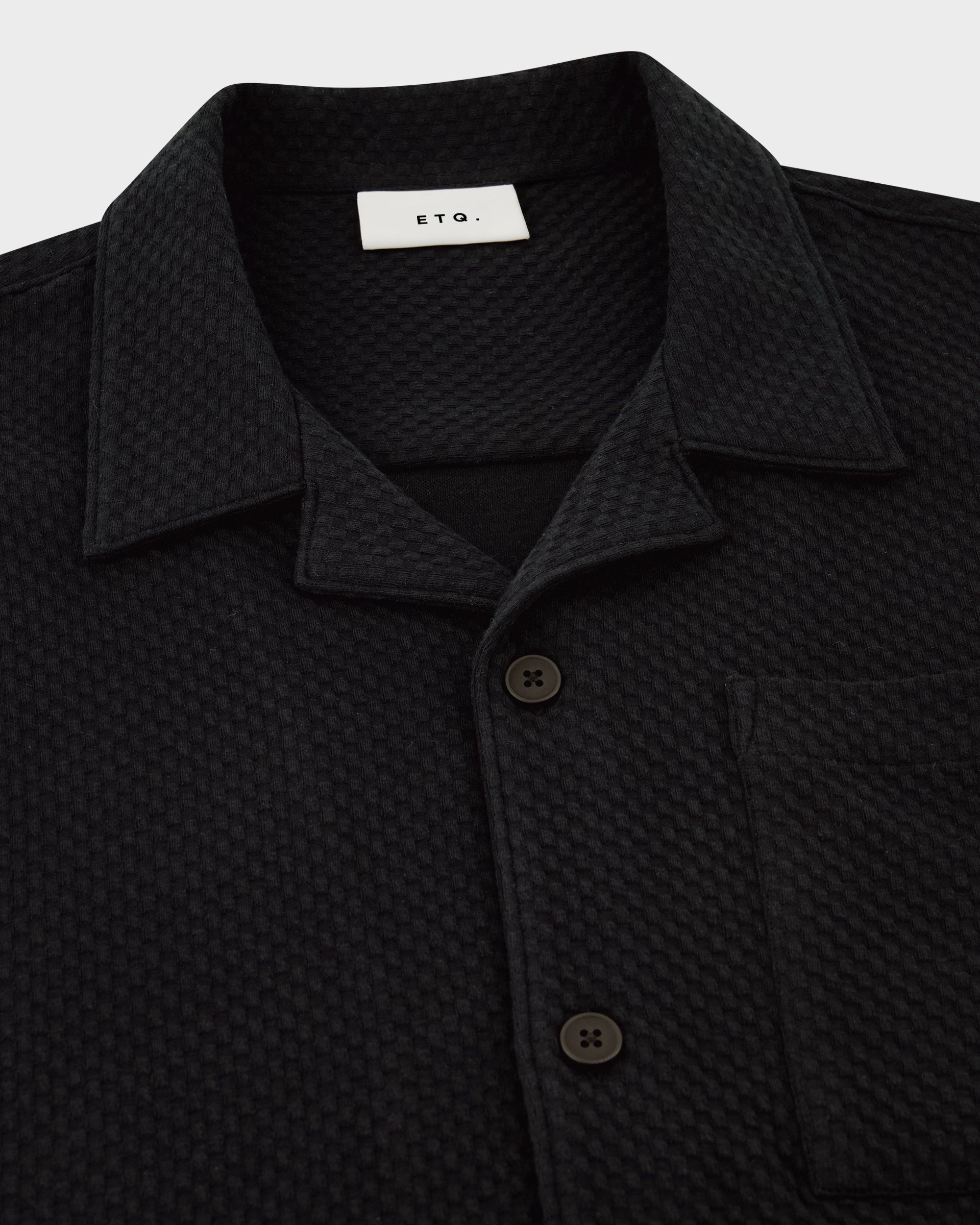 SH 04 Jacquard Black – short sleeve shirt in black cotton jacquard, detail