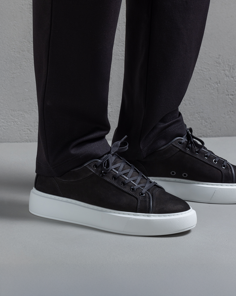 LT 01 Shades Platform Jet Black