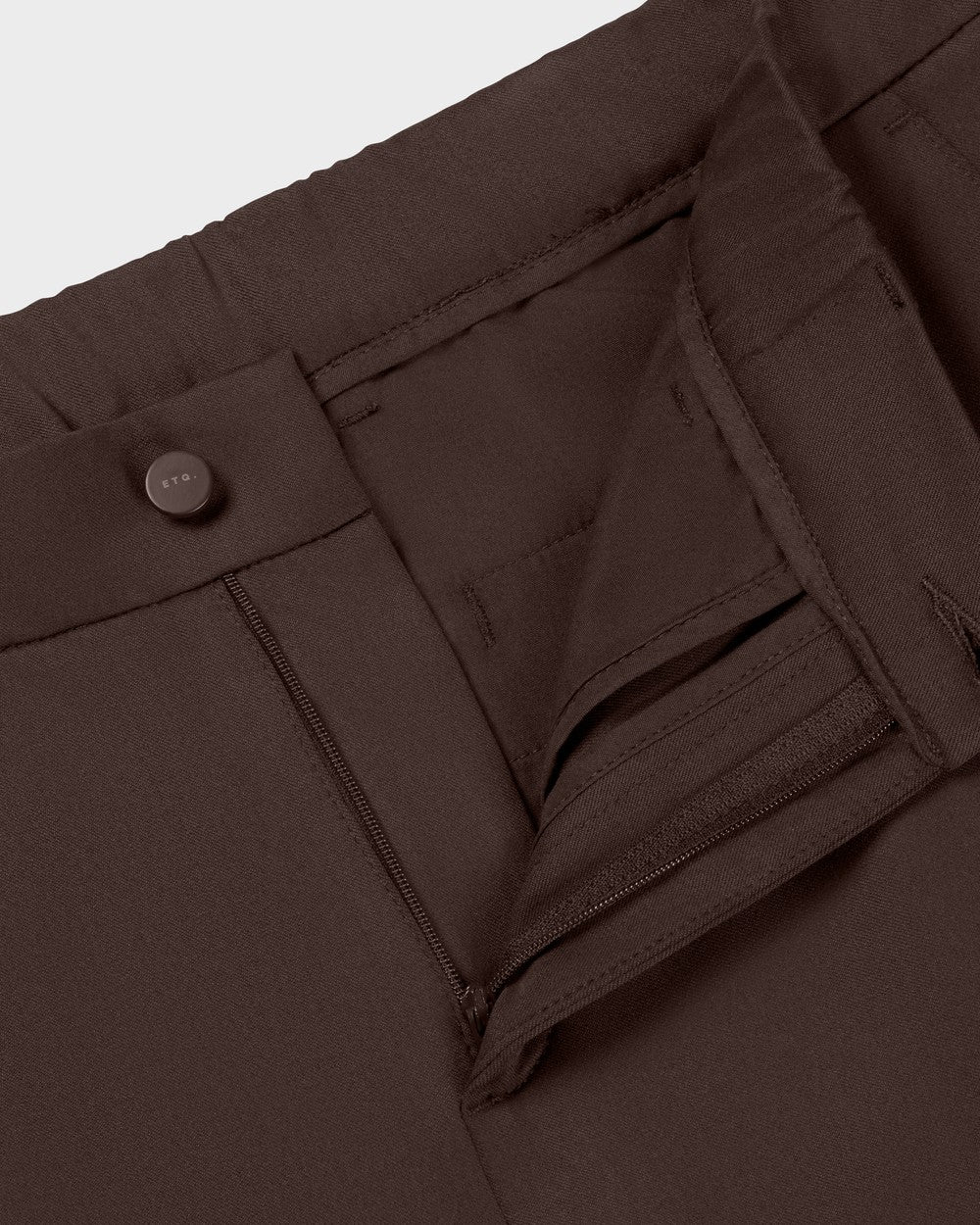 TP 02 Essence 2.0 Chocolate – trousers in brown, detail
