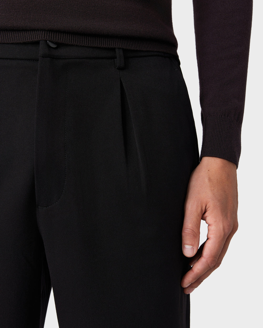 TP 05 Pleated Wide Black – černé kalhoty se sklady z tkaniny Technical Drape Weave, foto 9