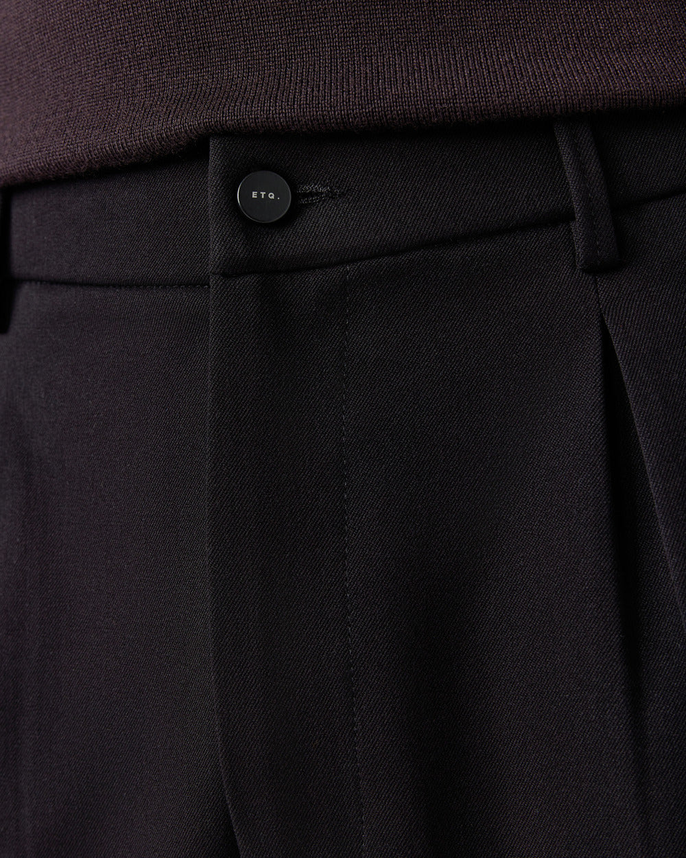 TP 05 Pleated Wide Black – černé kalhoty se sklady z tkaniny Technical Drape Weave, foto 11