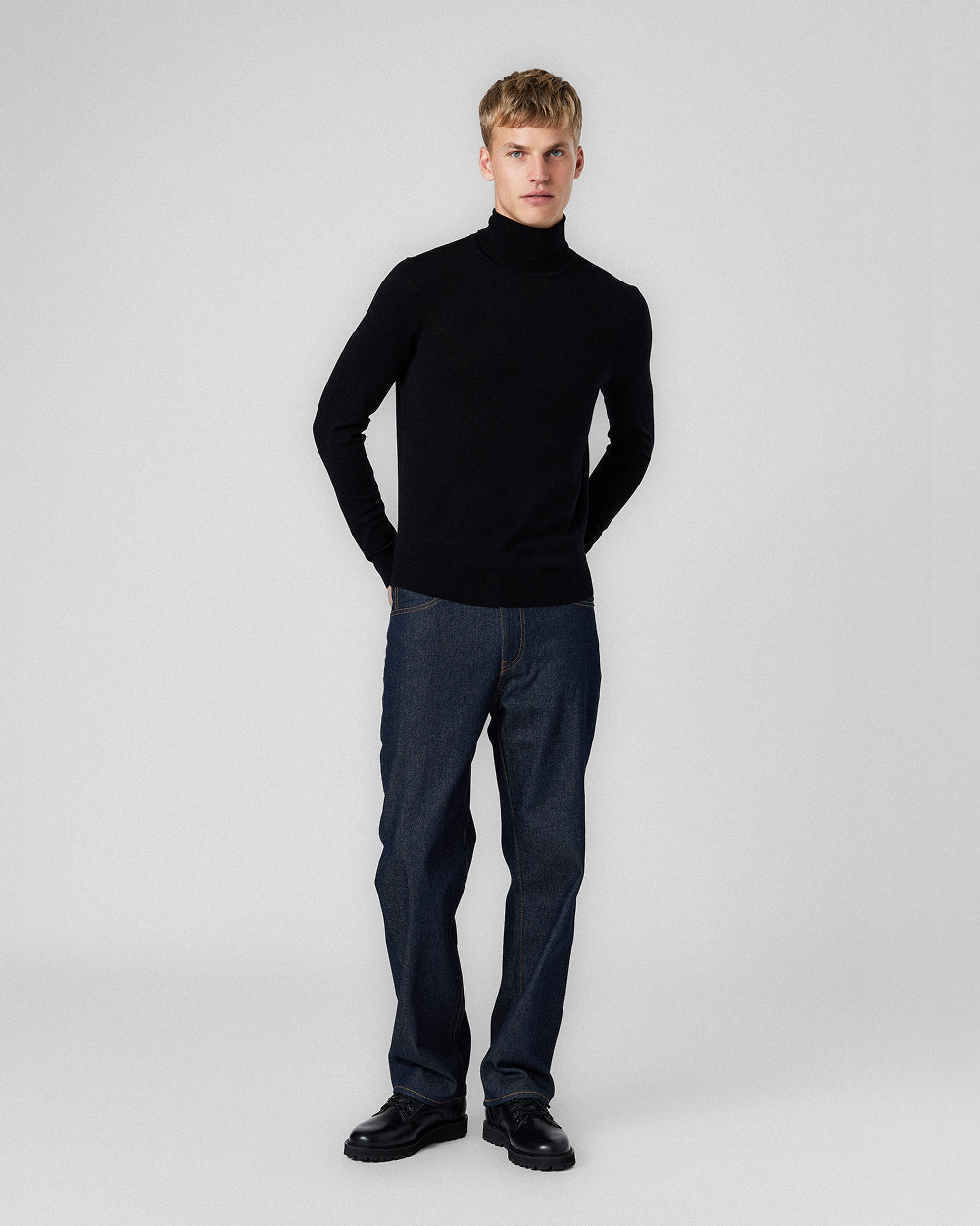 SW 06 Tailored Turtleneck Black